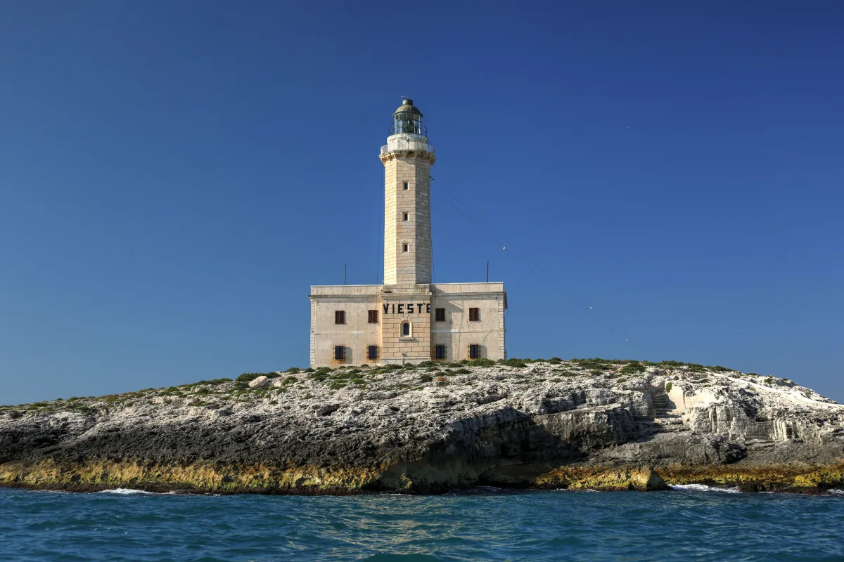I migliori trekking vicino a Trani: avventure tra mare e natura