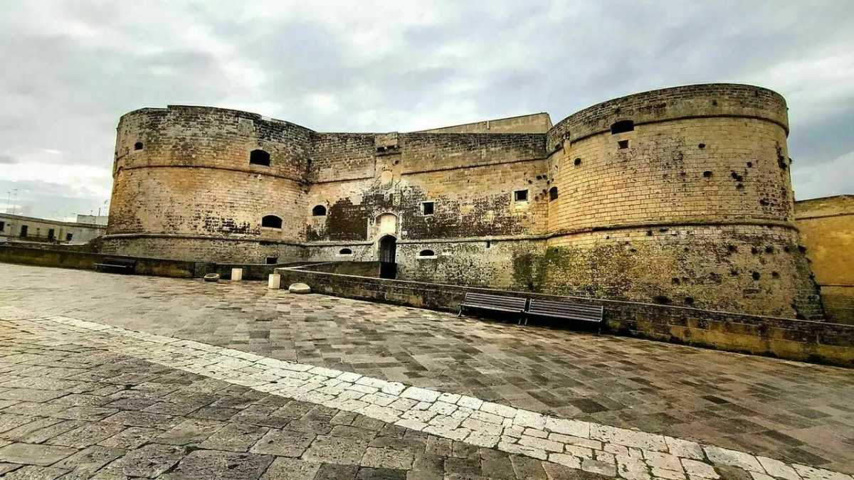 Guida Pratica per Arrivare a Otranto, il Faro dell'Est Italia
