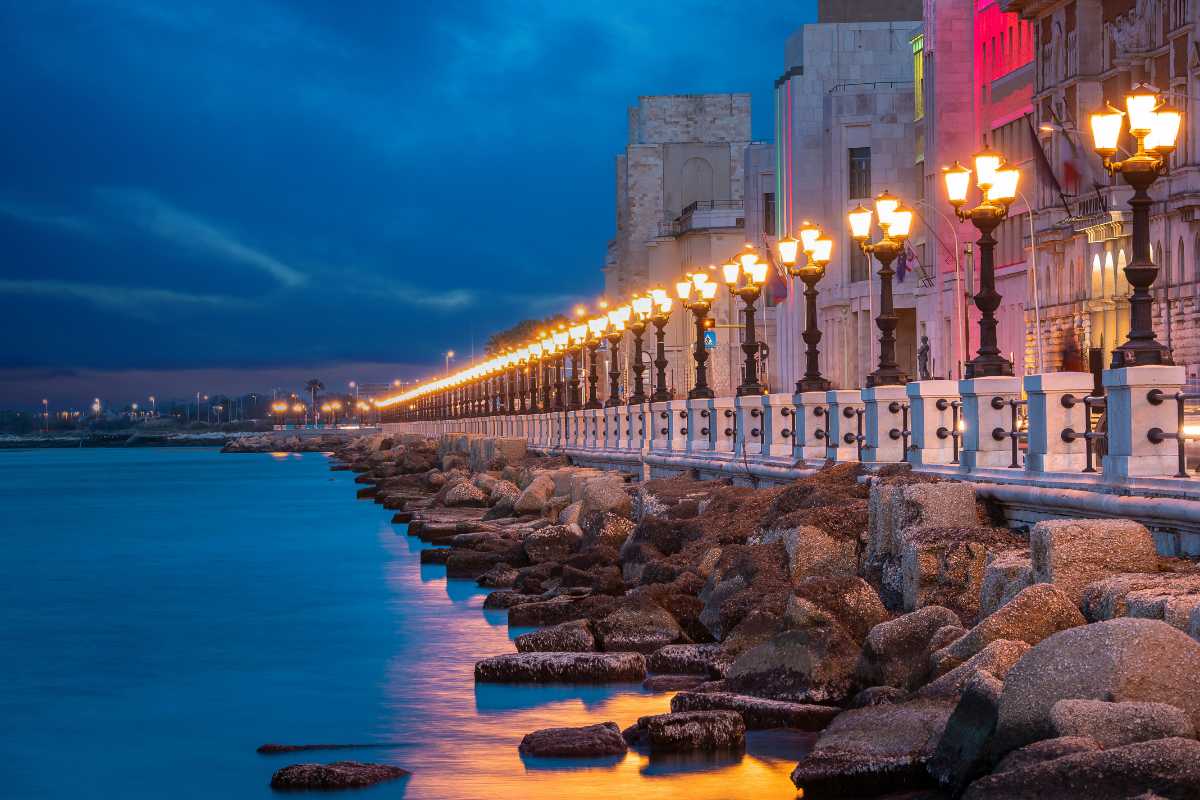 Scorcio del Borgo Antico di Bari, evidenziando le stradine e le tradizioni locali.