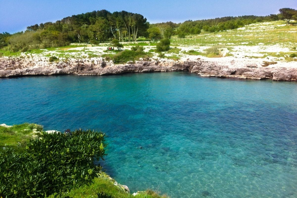 Panorama di Porto Badisco con mare cristallino