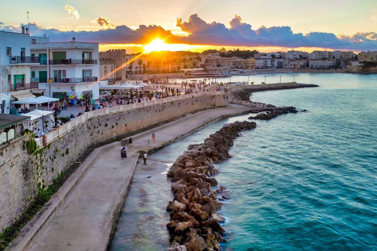 Vista panoramica di Otranto con la sua cattedrale e il mare