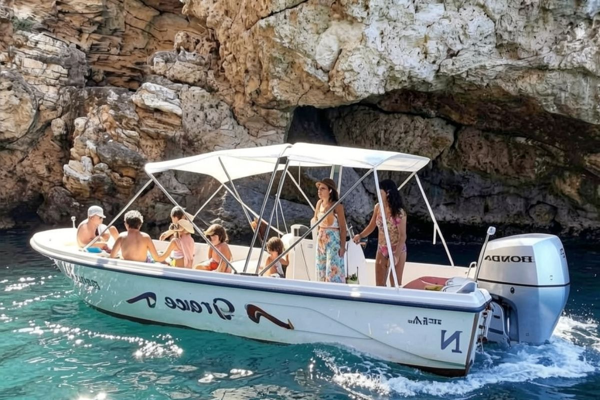 Gita in barca con bambini nelle grotte marine di Vieste