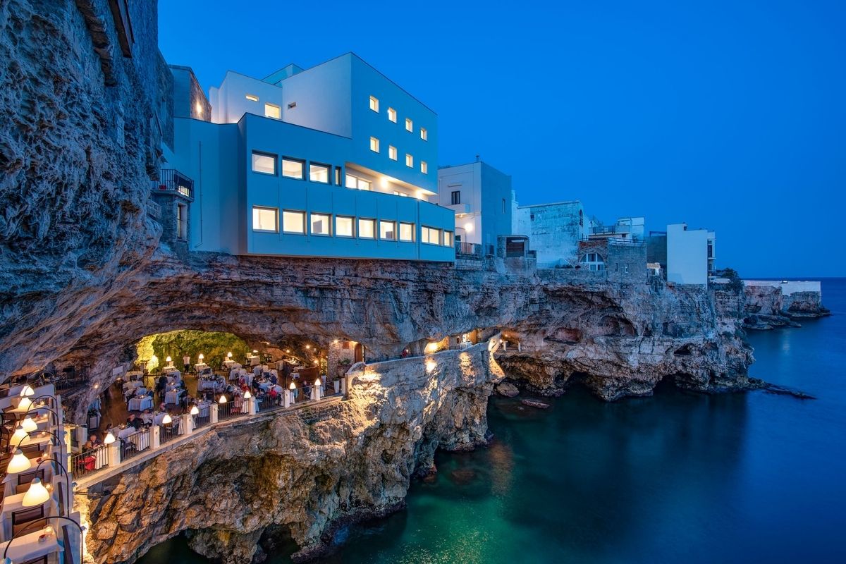 Ristorante Grotta Palazzese con vista mare